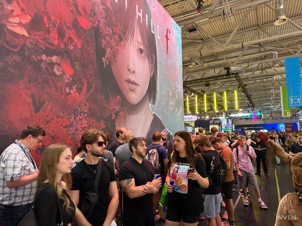 Pantalla de la muestra de la demo de Silent Hill f en Gamescom 2025
