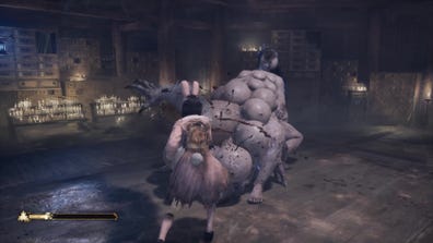 Spieler bekämpft Spawner-Monster in Silent Hill f