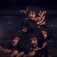 Oi-omoi-Bossmonster, ein massiver Haufen zerbrochener Puppenteile, die eine groteske humanoide Form bilden