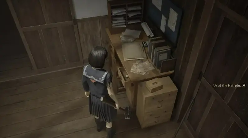Erfolgreiches Aufschließen der Schreibtischschublade mit einer Haarnadel in Silent Hill f