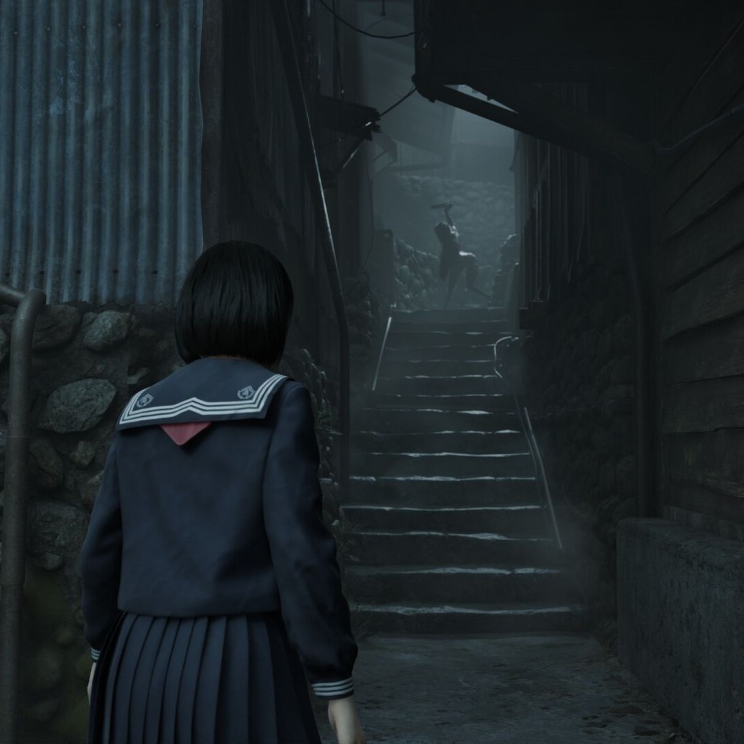 Offizielles Werbebild von Silent Hill f, das eine unheimliche japanische Stadtkulisse zeigt